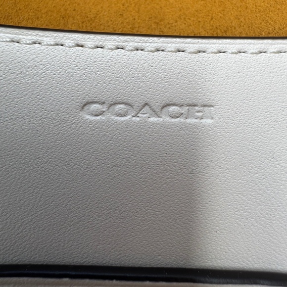 NWT - Coach COURIER WRISTLET/CLUTCH WITH FLORAL APPLIQUÉ (COACH 834) BRASS/CHALK - Picture 7 of 11